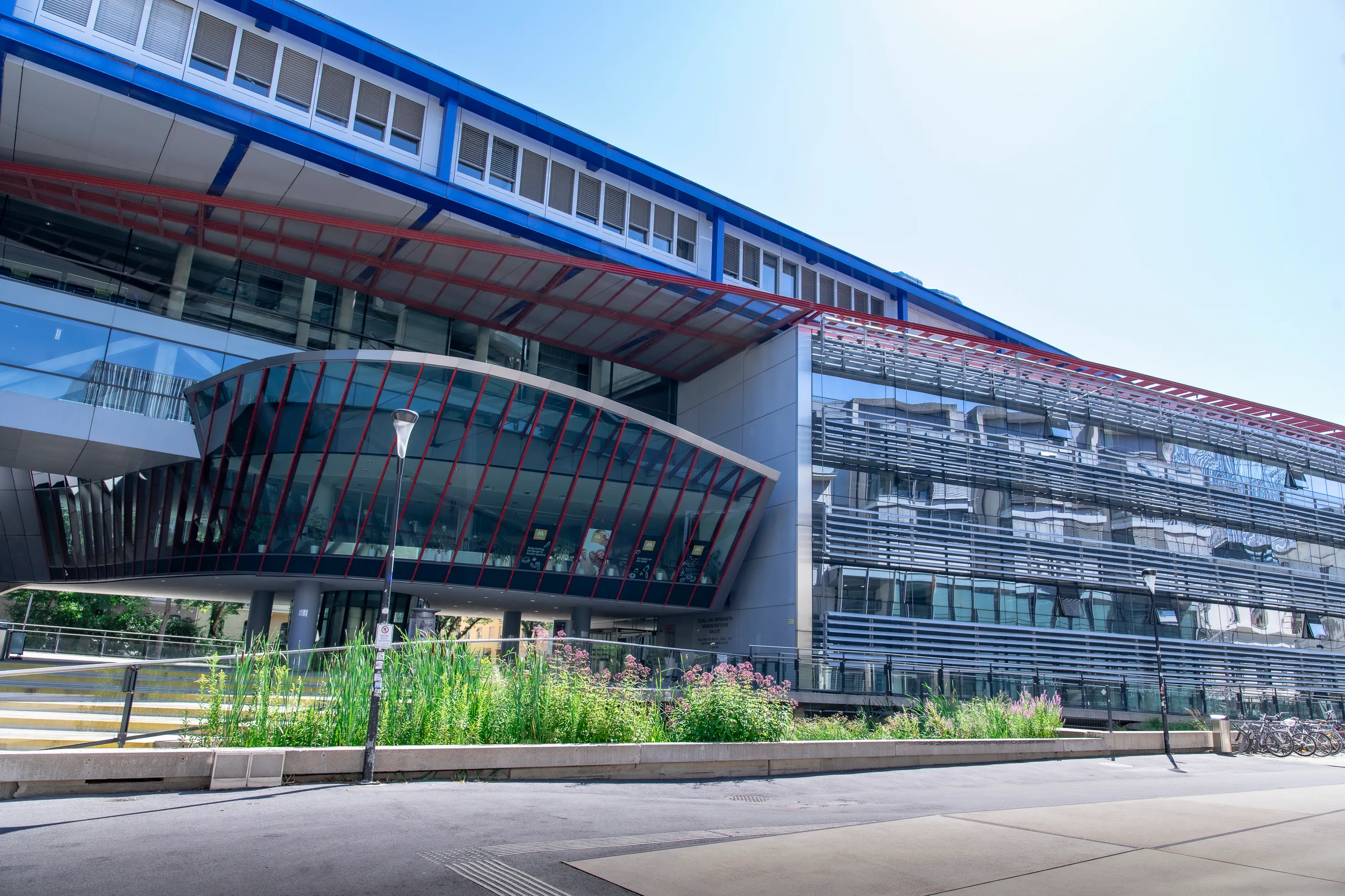 WareTec IT Solutions GmbH - Ihr Digitalisierungspartner für Bildungseinrichtungen